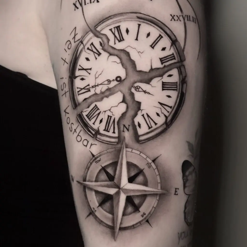 tatuagem de Relógio e rosa dos ventos